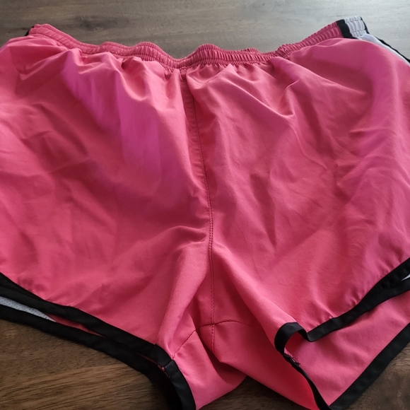 3 Nike fit dry running shorts - Picture 8 of 8